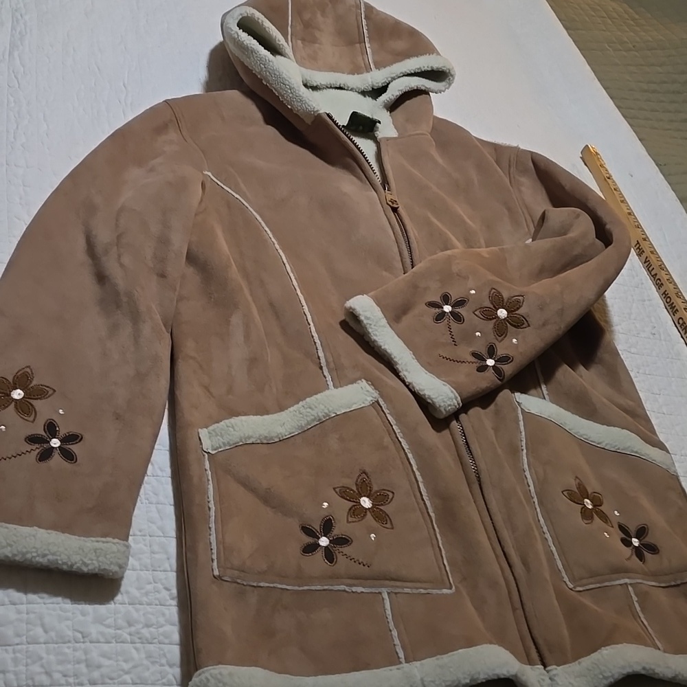 Cabelas Suede Sherpa Look Hooded Jacket With Floral Detail Super Cute Size M